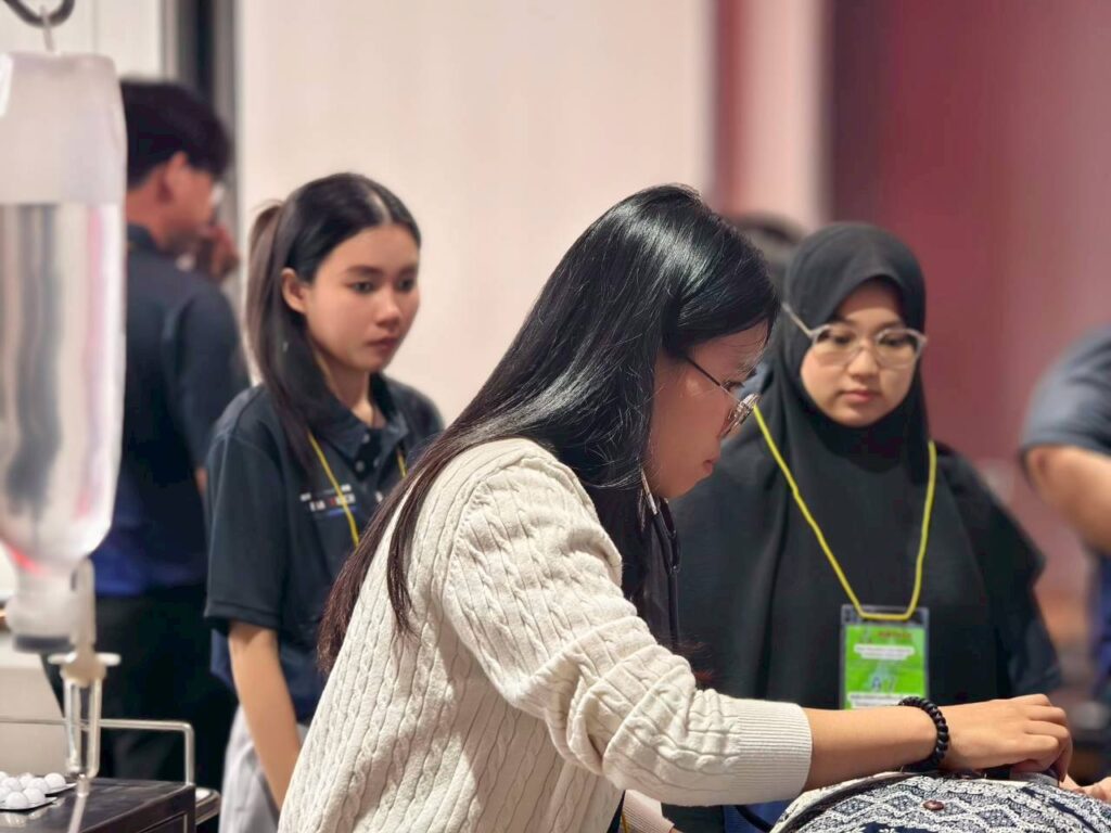 บุคลากรสำนักวิชาแพทยศาสตร์ ม.วลัยลักษณ์ เข้าร่วมอบรมเทคนิคปฏิบัติการสถานการณ์จำลองทางการแพทย์ระดับสูง มุ่งยกระดับมาตรฐานการจัดการเรียนการสอนเสมือนจริง